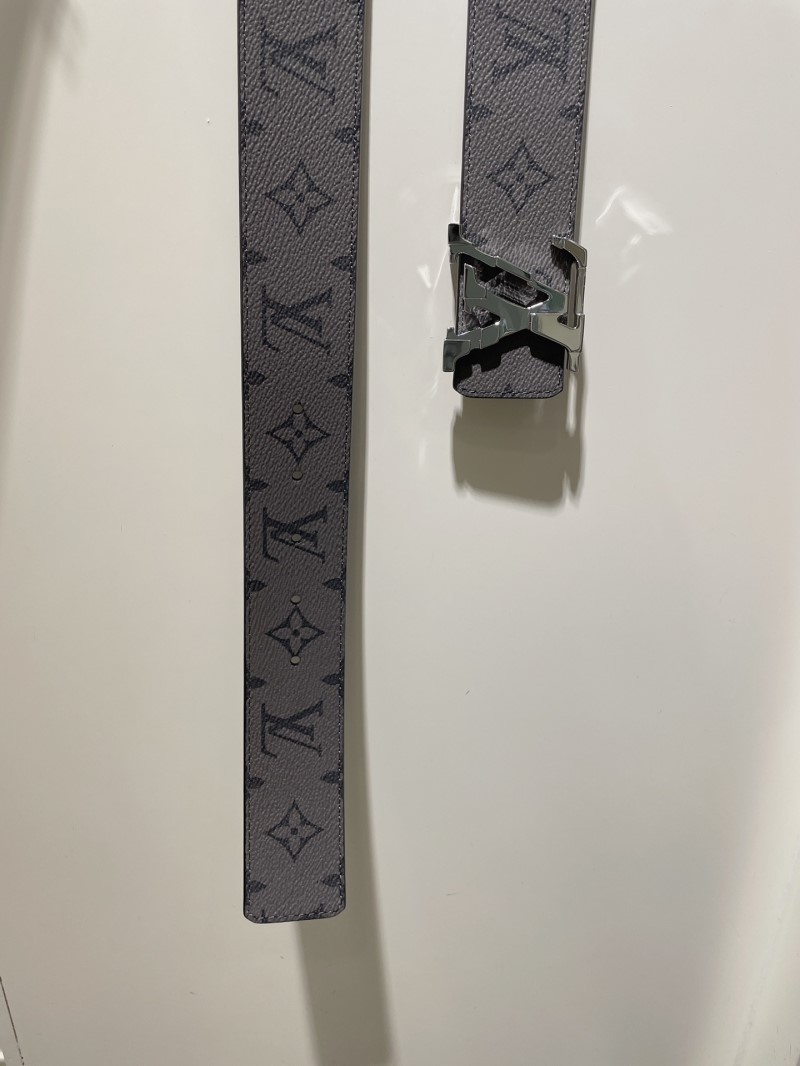 l0vis Vvtt0n belts